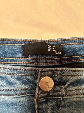 1822 Denim Women’s Light Blue High Rise Jeans